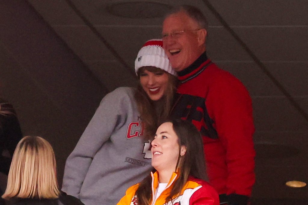 TAYLOR SWIFT DAD