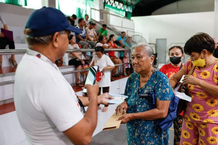Social pension ng senior citizens sa 3 barangay sa Navotas City, ibinigay na