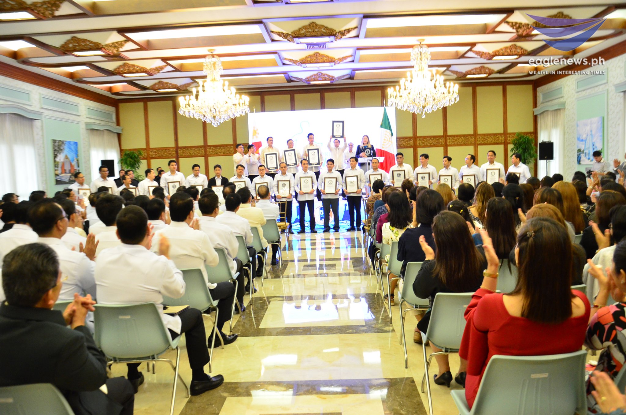 DfeciiVUEAAXxC1.jpg large