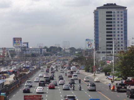 Commonwealth_Avenue_-_Don_Antonio_southbound_(Quezon_City)(2018-02-07)