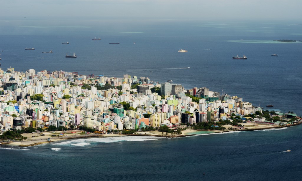 MALDIVES-ENVIRONMENT-WASTE-TOURISM