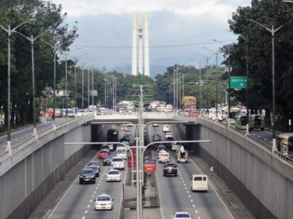 EDSA-Quezon_Avenue_underpass_-_facing_Quezon_Memorial_Circle_(Diliman,_Quezon_City;_2015-01-07)
