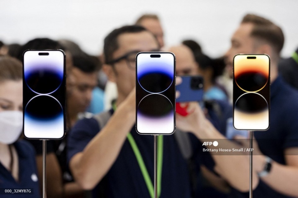 APPLE-IPHONE