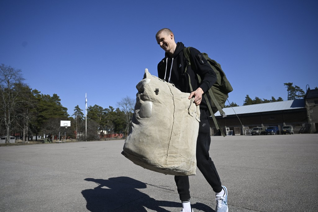 FINLAND-US-BASKETBALL-NBA-MILITARY