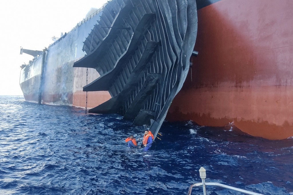 MALAYSIA-GABON-SHIP-FIRE