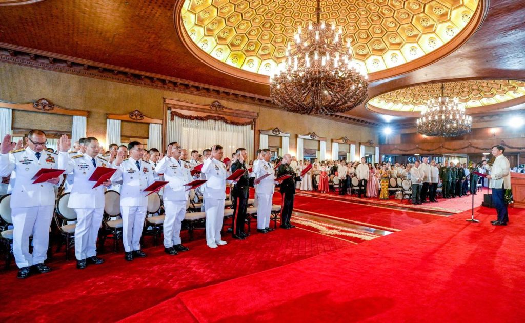 40 PROMOTED OFFICIALS NG AFP NANUMPA -picture