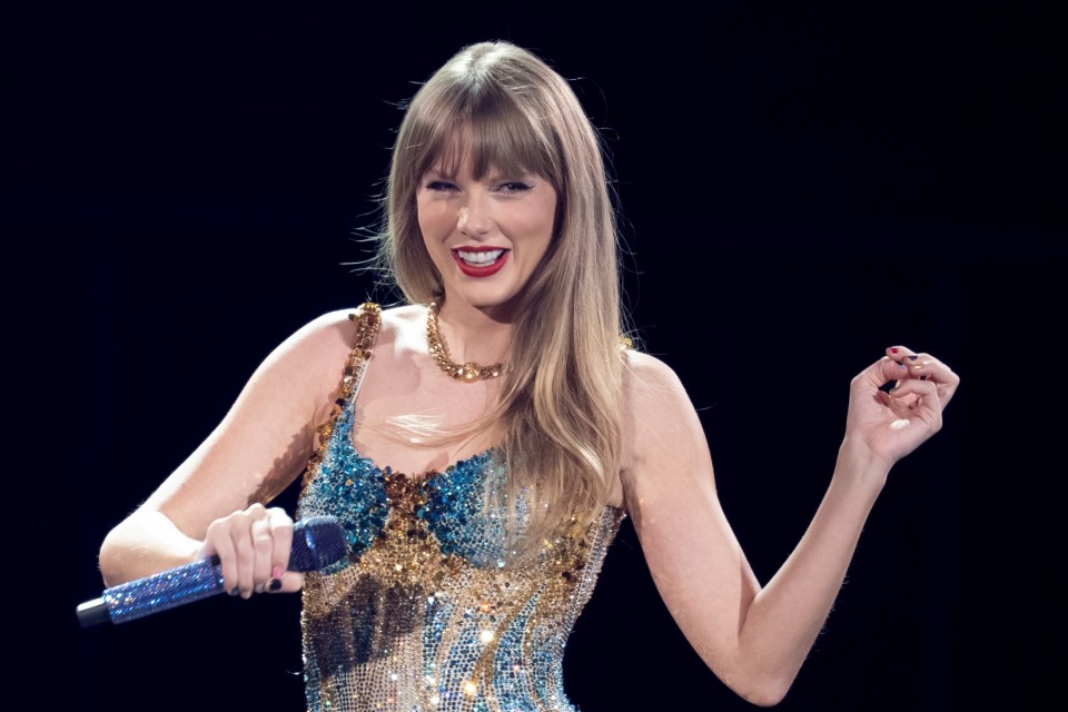TAYLOR SWIFT