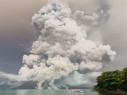Mount Ruang sa Indonesia muling sumabog