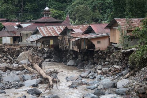 Patay sa baha sa Indonesia umakyat na sa 41, 17 naman ang nawawala