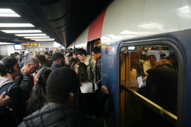 Biyahe ng mga tren sa Paris apektado ng welga kaugnay ng Olympics bonus