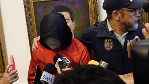 Isang hinihinalang Chinese spy at dalawang kasabwat na Pinoy, arestado ng NBI dahil sa pag-i-espiya