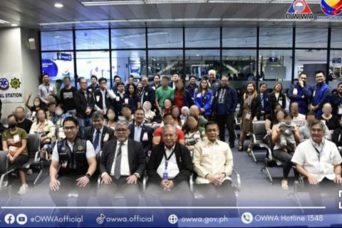 17 tripulanteng Pinoy na pinalaya ng Houthi rebels, nakauwi na ng bansa