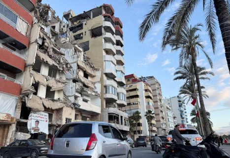 Israeli forces, mananatili pa rin sa South Lebanon kahit hanggang Linggo na lamang ang deadline upang sila ay umalis