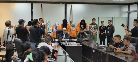 Anim na Chinese arestado dahil sa hinihinalang pag-i-espiya at illegal surveillance sa mga barko ng militar sa Grande Island, Subic Bay