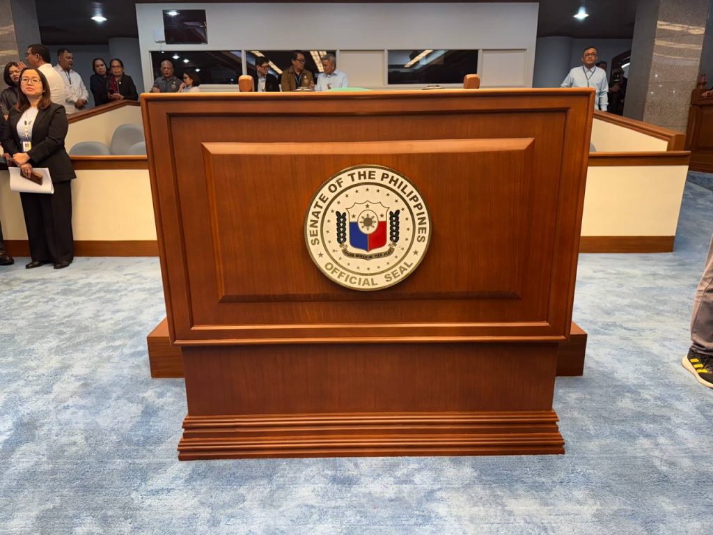 Robes na gagamitin ng mga senador sa impeachment trial naideliver na