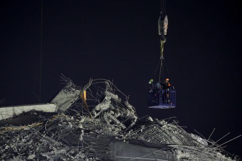 Rescue efforts pagkatapos ng lindol sa Myanmar nagpapatuloy, senyales na may buhay pa sa gumuhong skyscraper sa Bangkok, na-detect